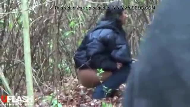 Desi girl pissing outdoors